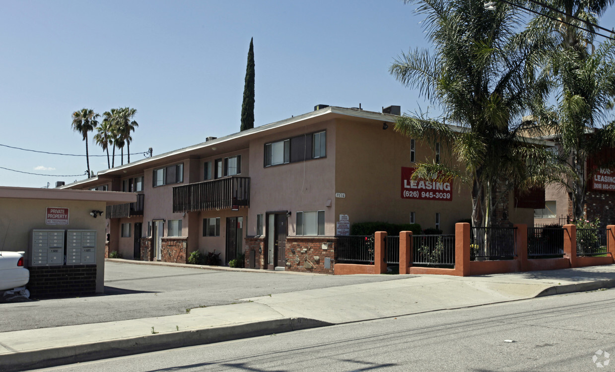 Primary Photo - Victoria Apartments