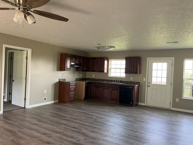 Building Photo - 2 Bedroom 2 Bath Single Family home