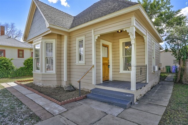 Building Photo - 312 N Pleasant St