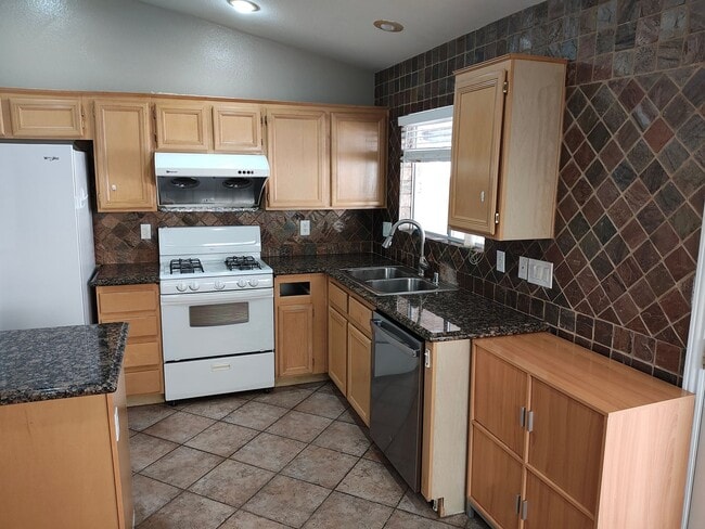 Foto del edificio - Upgraded Single Story house for rent