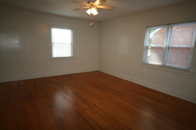 Foto del edificio - 1404 W Chapel Hill St