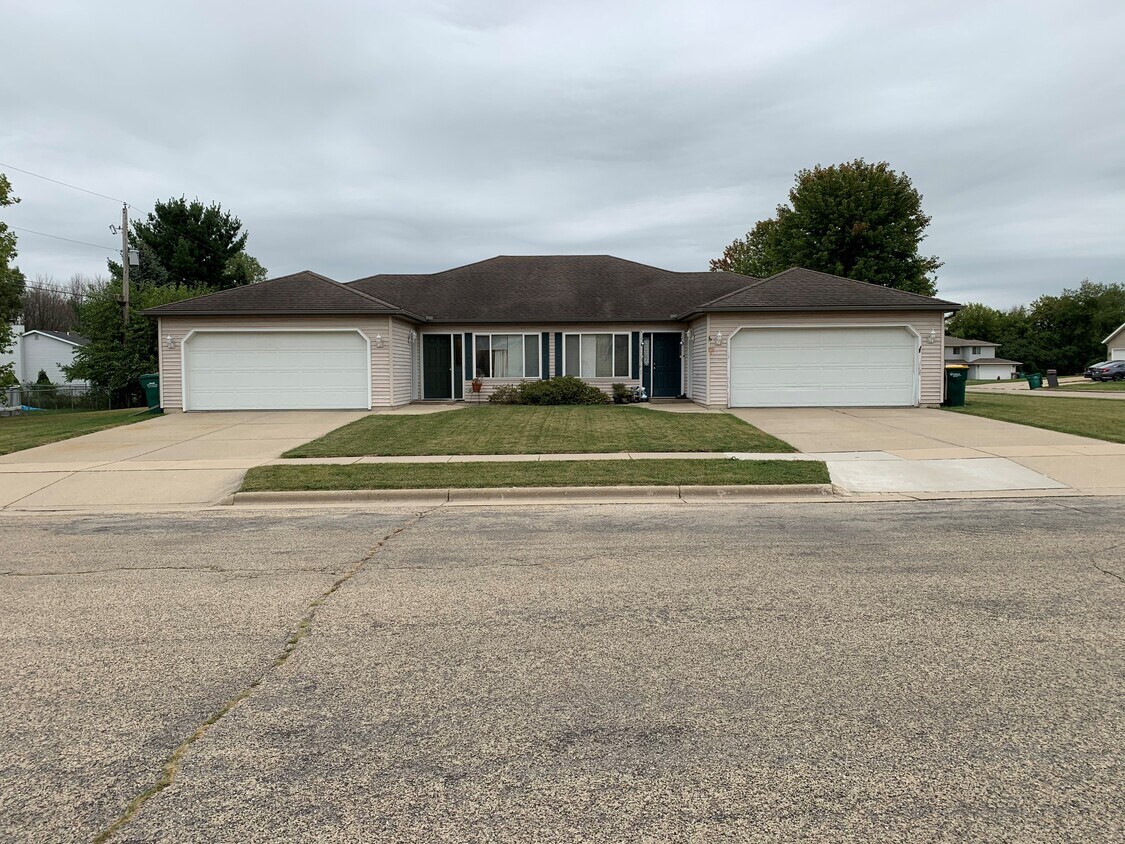 205 Marlboro Ave, Edgerton, WI 53534 Townhouse for Rent in Edgerton