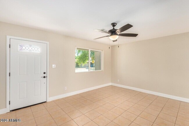 Foto del edificio - 1102 W Anderson Dr