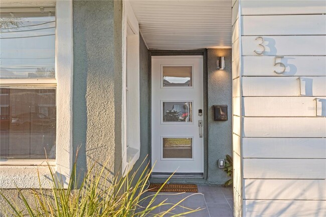 Building Photo - 3511 W Azeele St