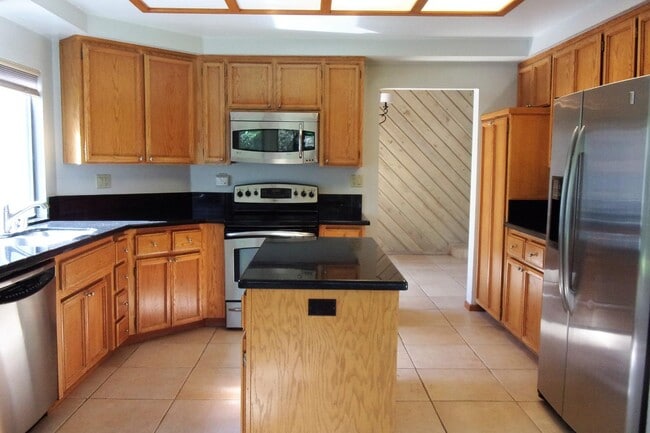 Foto del edificio - 3185 W Spruce Ave
