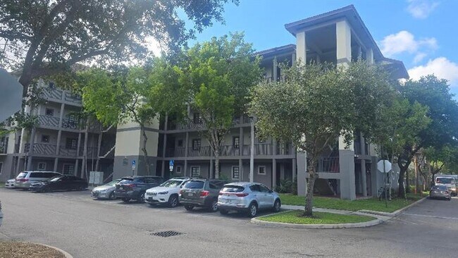 Building Photo - 2851 Riverside Dr