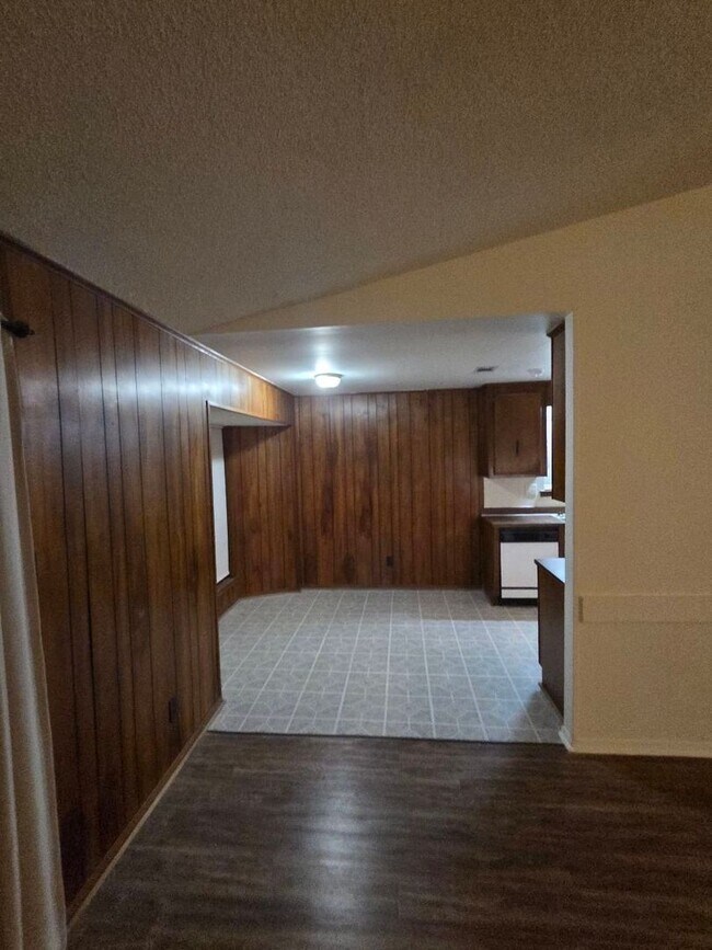 Building Photo - 3/2 in Claremont Subdivision
