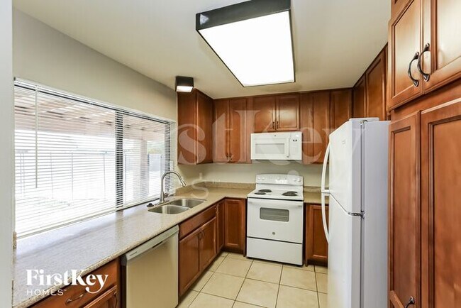 Building Photo - 4832 W Townley Ave