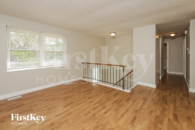 Foto del edificio - 1494 Meadowbright Ln