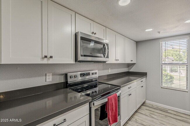 Foto del edificio - 7510 E Thomas Rd