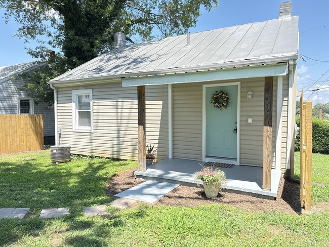 Photo - 403 Polk St House