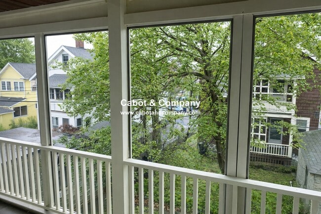 Foto del edificio - 125 Manthorne Rd