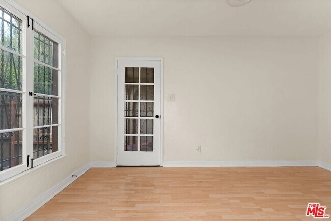 Foto del edificio - 3104 Silver Lake Blvd