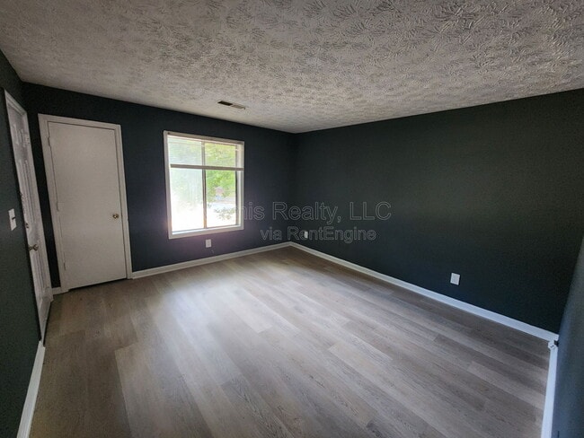 Building Photo - 120 Spring Ct