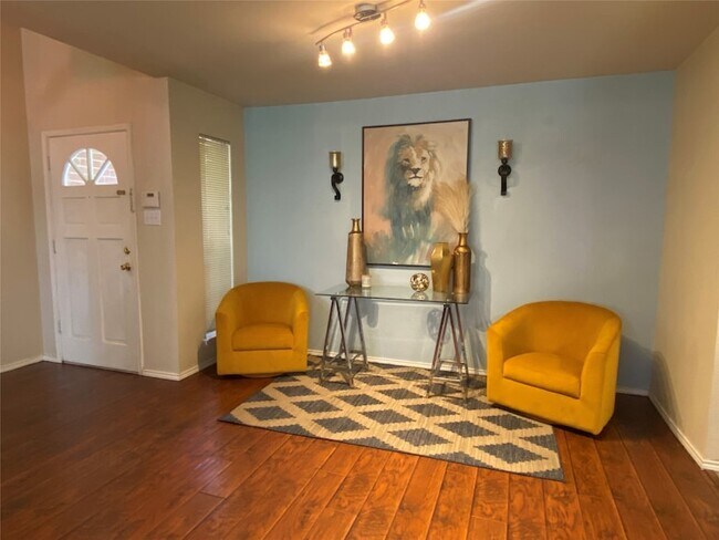 Foto del edificio - 2324 Treyburn Ct