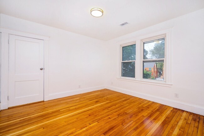 Building Photo - 5 Chauncy St
