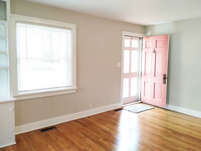 Front Entry - 708 Maple St