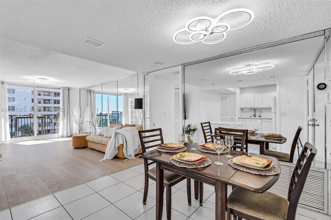 Foto del edificio - 9273 Collins Ave