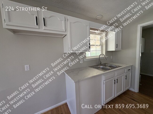 Building Photo - 224 Strother St