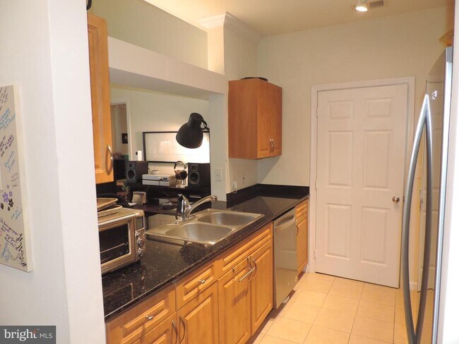 Building Photo - 12941 Centre Park Cir