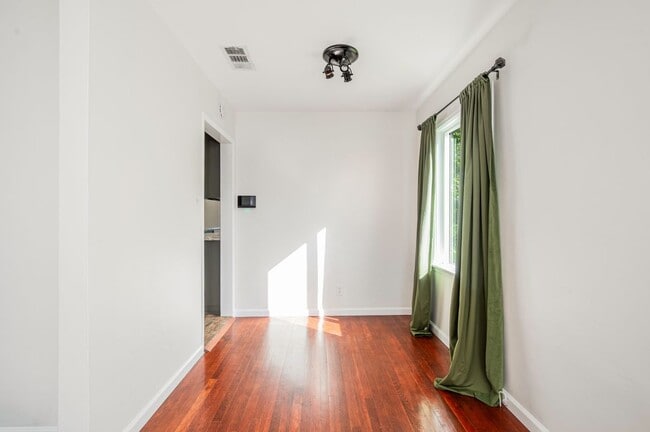 Building Photo - 4804 Rose Ave