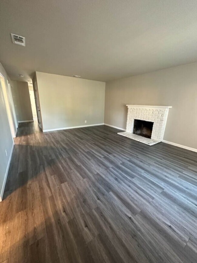 Foto del edificio - Desirable 3 bedroom 2 bath home