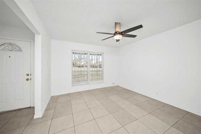 Foto del edificio - 6414 S Briar Bayou Dr