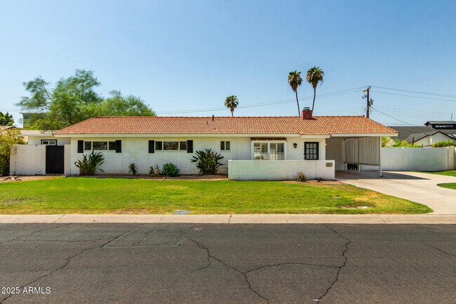 Foto del edificio - 6925 E Rancho Vista Dr