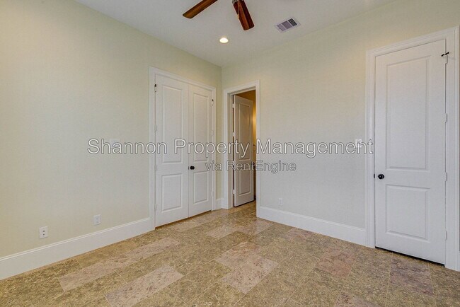 Foto del edificio - 2769 Freund St