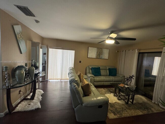 Foto del edificio - 4748 Satinwood Trail
