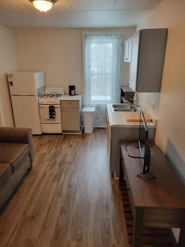 Building Photo - Betsie Bay Suites Apartments