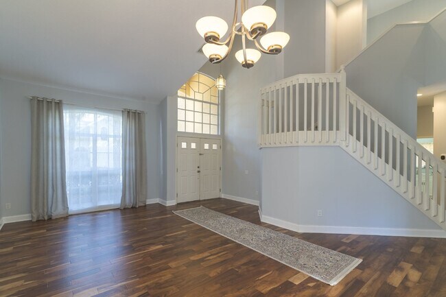 Foto del edificio - Beautiful 4/2 home Located on a tree lined street in the gate of country club community of the Hu...