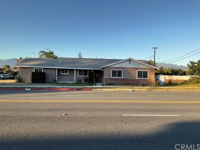 Foto principal - 1429 E Merced Ave