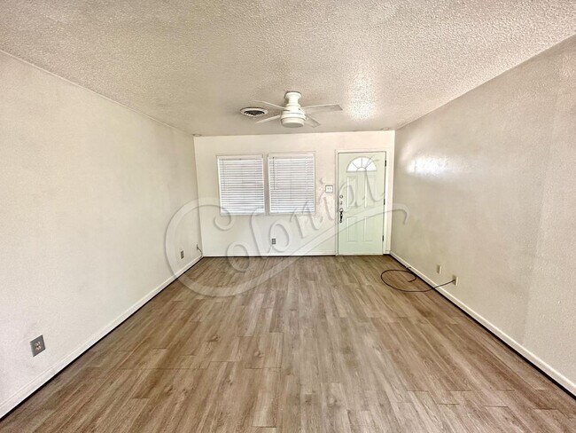 Building Photo - AVAILABLE NOW!