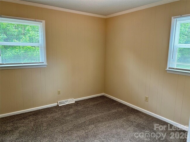 Foto del edificio - 1388 Roundtree Ln
