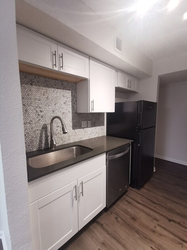 Summerset Apartments at 1101 St Round Rock, TX