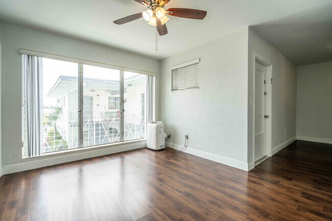 Foto del edificio - 7927 East Dr