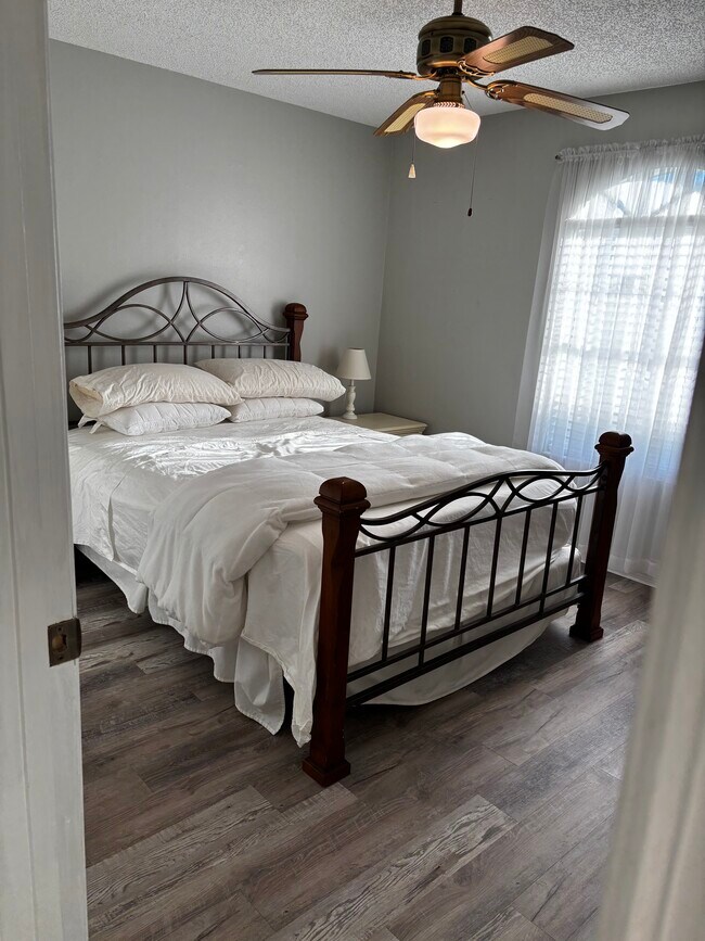 Foto del edificio - 6796 Basswood Cir
