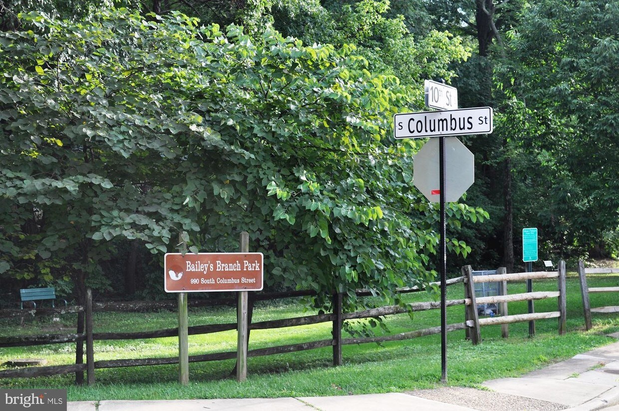 1008 S Dinwiddie St, Arlington, VA 22204 House Rental in Arlington