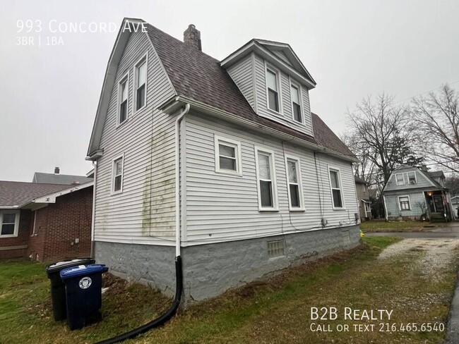 Building Photo - Charming 3-Bedroom Property in Prime Location