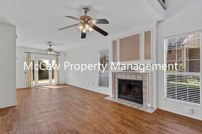 Foto del edificio - 1504 Creek Bank Ln