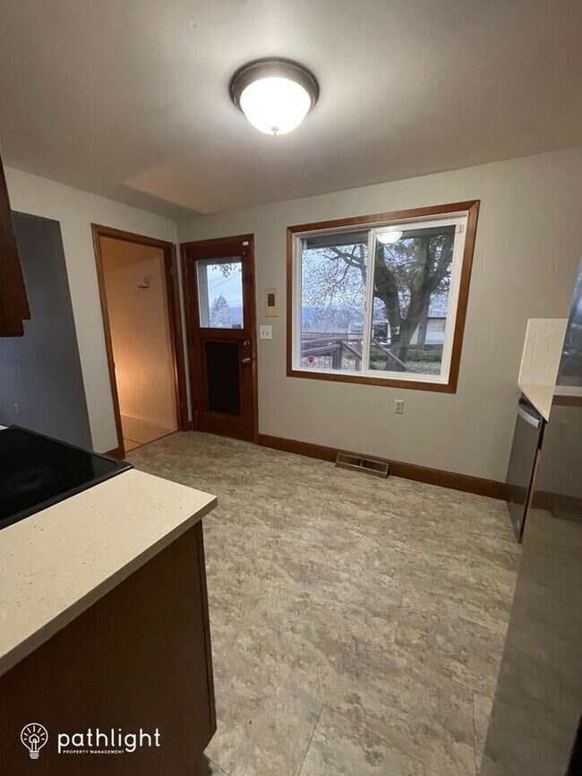Building Photo - 6215 N Winston Dr, Spokane, WA, 99205