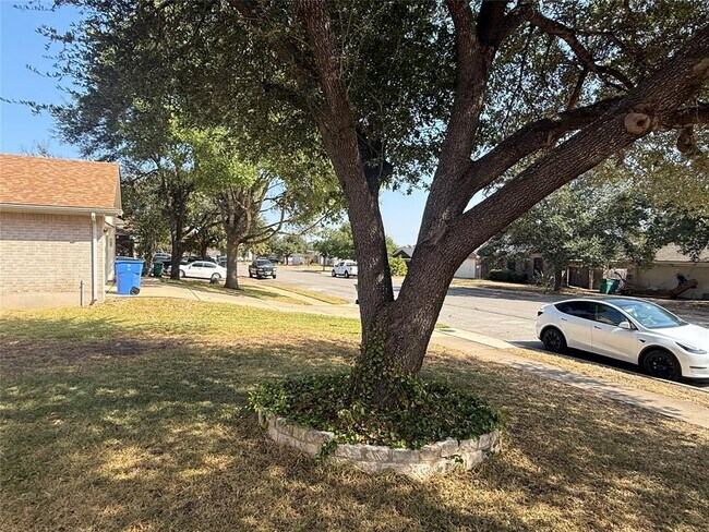 Building Photo - 808 Sunflower Dr