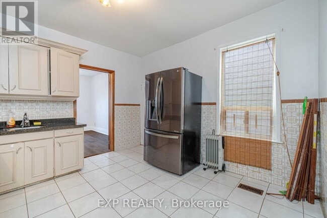 Building Photo - 14 Bellevue Ave