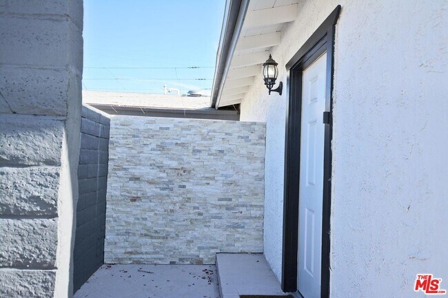 Foto del edificio - 9616 Gerald Ave