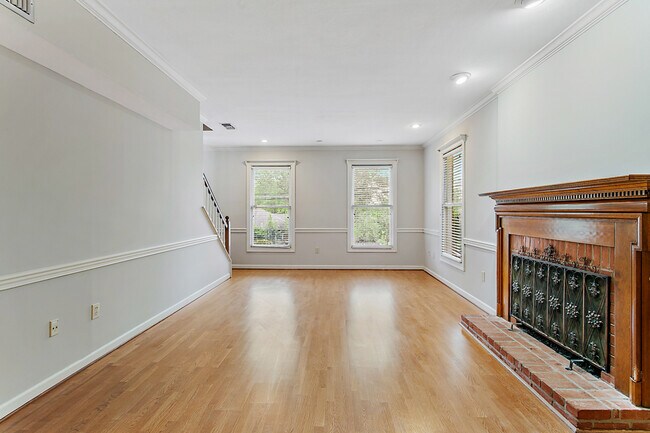 Building Photo - 1703 Pine St