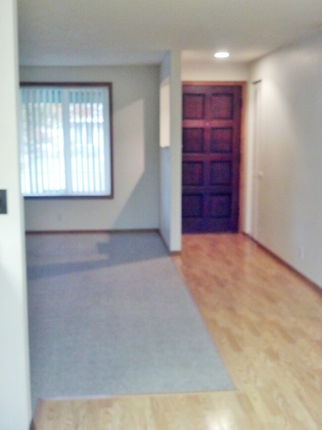 Building Photo - 677n52