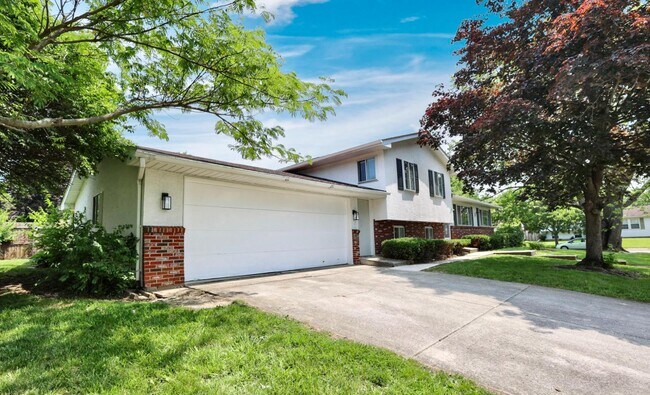 Building Photo - 3150 Vauxhall Dr