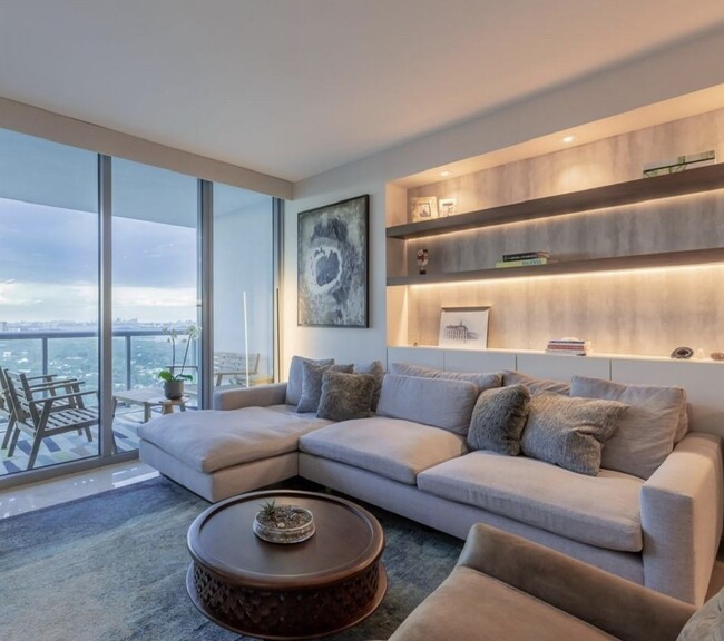 Foto del edificio - 601 NE 36th St