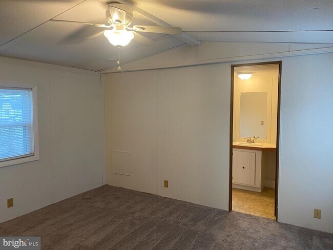 Building Photo - 37024 Mallard Dr